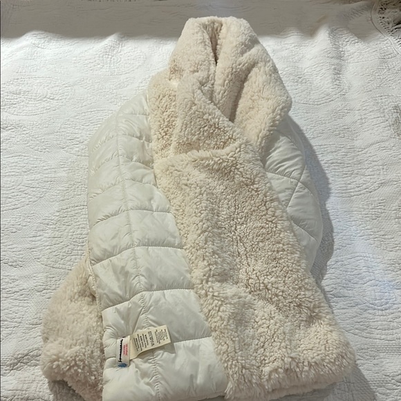 Free People Movement Luxurious Active Scarf with Pockets. - Picture 7 of 7